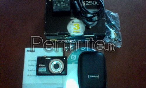 Fotocamera digitale ultrasottile Nikon Coolpix 12.1 mpx