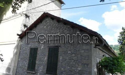 Casale Rustico di mq.420 con cortili e giardino da ristrutturare vendo o permuto