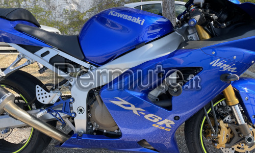 Scambio moto Kawasaki ninja 636 2005 con auto in buone condizioni.. valore moto 3000€