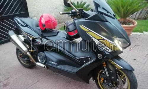 Permuta tmax 530 2017 con moto sportiva cbr... R1... Rsv aprilia