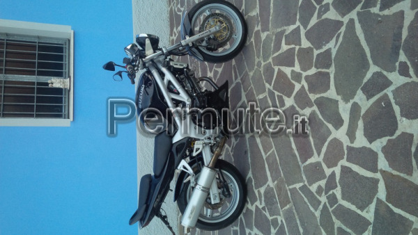 Moto Naked Sv Suzuki Nera E Argento Cremona Usato In Permuta Moto Naked Permute It