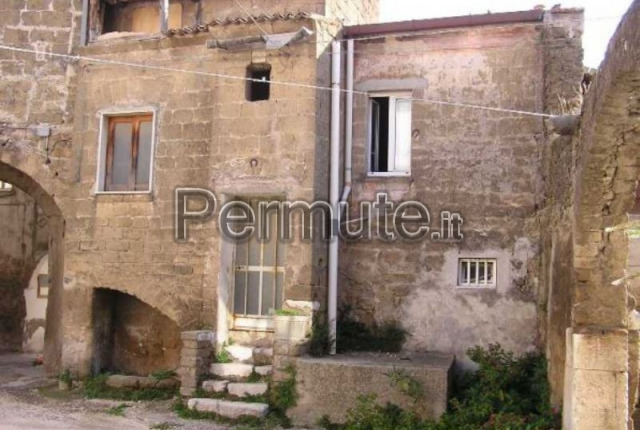 Airola casa di corte su due livelli da ristrutturare composta da ... Cucine da ristrutturare