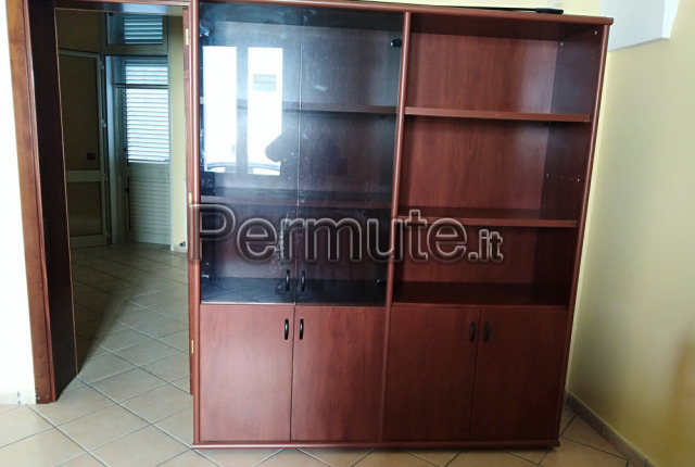 Mobilia per ufficio in legno ciliegio Lecce Usato in ...