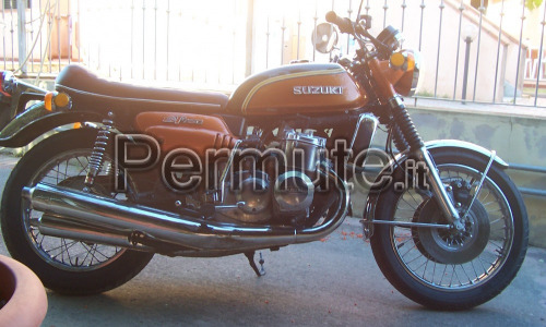Suzuki GT 750 2 tempi 3 cilindri