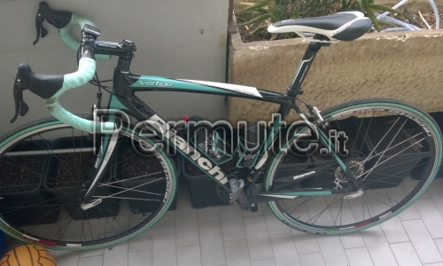 Bicicletta Bianchi Vertigo C2C in carbonio da corsa