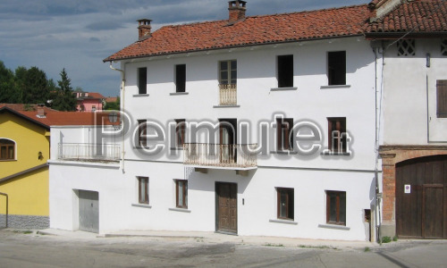 Soglio Asti grande casa centro paese permuto