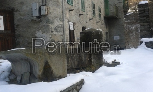 Complesso di rustici da ristrutturare a 4 km dalle piste da sci