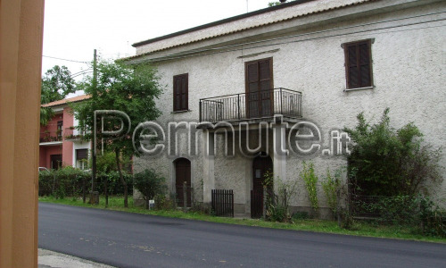 CASALE DI CAMPAGNA CON VASTO TERRENO