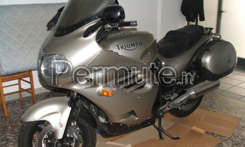 Vendo moto triumph 1200 usata poco km. 22000 in perfette condizioni, ruote nuove il prezzo 3500 euro