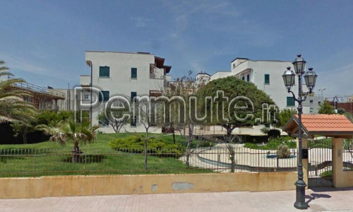 appartamentino sul lungomare di siderno grande giardino cantina e posto auto