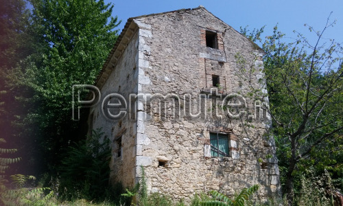 Rustico da ristrutturare in collina a pochi chilometri da mare e campi da sci