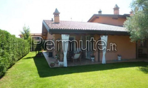 In esclusivo residence a soli 2 km dalla città di Brescia, proponiamo in vendita stupenda villa di