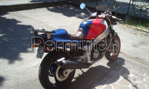 moto yamaha fzr1000 personalizzata