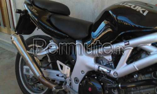 scambio o vendo stupenda Suzuki naked 650 sv