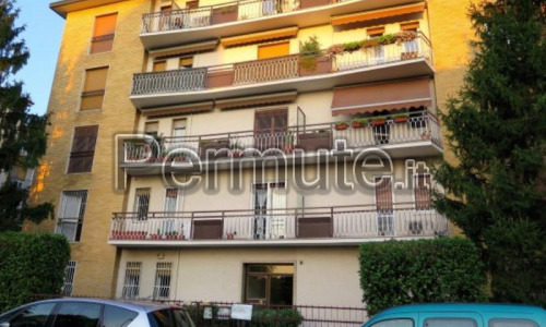 Monza zona Via Amati: in condominio comodo per la vicinanza a tutti i servizi disponiamo di ampio 3