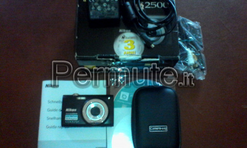 Fotocamera digitale ultrasottile Nikon Coolpix 12.1 mpx