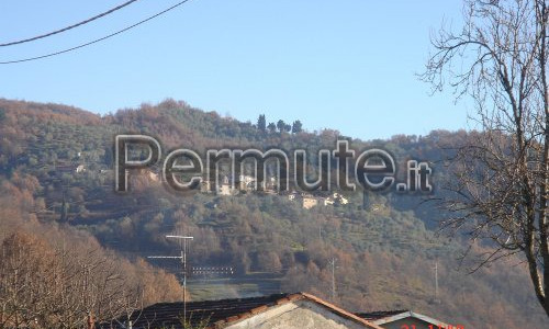 rustico in pietra su due livelli con annesso terreno di 300mq