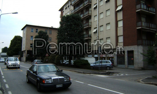 Gallarate negozio 2 vetrine