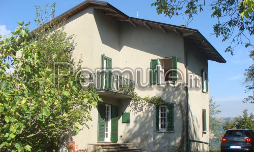 Casa indipendente in collina fra Parma e Reggio Emilia