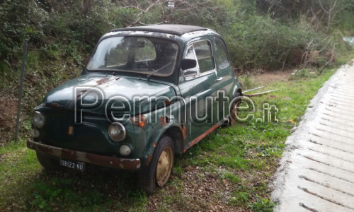 Vecchia Fiat 500 senza documenti