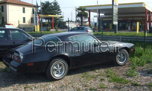 Pontiac Firebird auto storica con targhe belghe