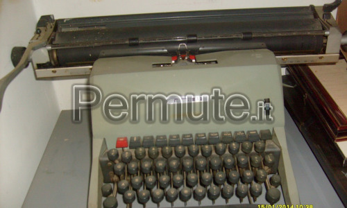 Macchina da scrivere Olivetti lettera 82