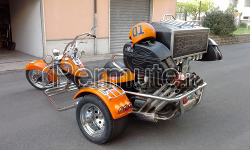 boom trike del 1999 cilindrata 2000cc due posti totalmente rifatto valuto permute