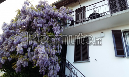 In posizione panoramica casa indipendente ristrutturata su tre piani nel Roero a Govone