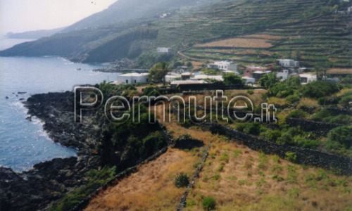 Pantelleria in riva al mare