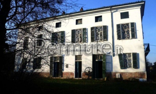 ALESSANDRIA frazione VALMADONNA Vendesi Villa primi 900 , di circa 240 mq a piano su tre piani per