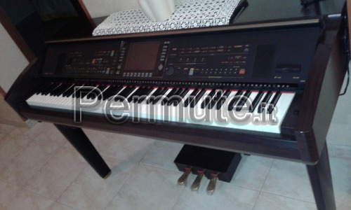 Vendo o permuto Pianoforte Clavinova Yamaha CVP 305 con tastiera Tyros 5 Yamaha.