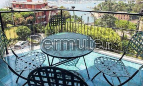 Rapallo,vista mare,in prestigioso condominio con piscina,parco, appartamento mq 160,garage doppio