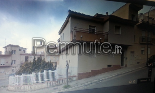 Villa a schiera tre livelli 350 mq 