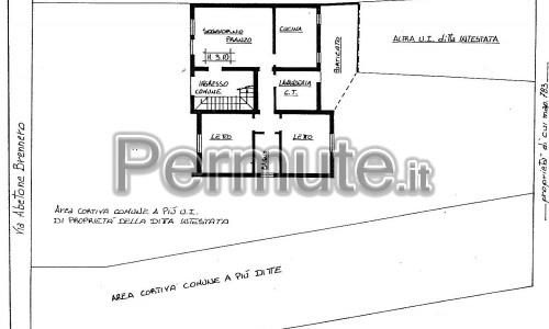 Palazzina con tre appartamenti in centro a Poggio Rusco con giardino e garages