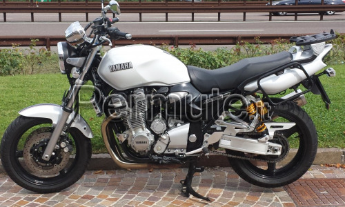 YAMAHA XJR 1300 TAGLIANDATA ACCESSORIATA PARI AL NUOVO