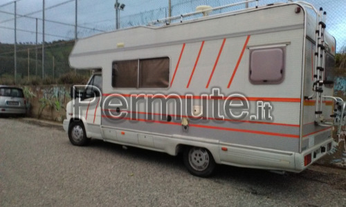 Scambio camper cinque posti e moto Honda CBR f con camper sette posti