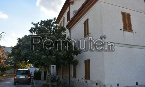 Appartamento Jesi piano terra giardino