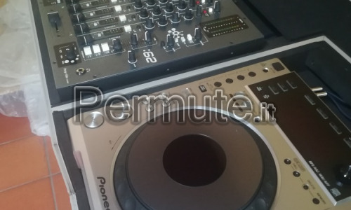Scambio consolle Pioneer professionale per dj con materiale audio luci