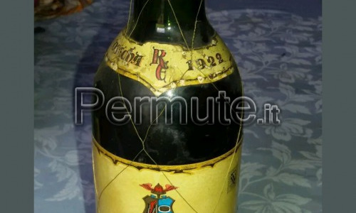 Bottiglia di vino Rioja martinez lacuesta riserva speciale 1922 e bottiglia chianti melini 1705