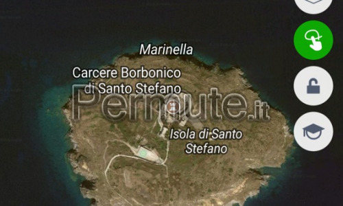 Isola di Santo Stefano in vendita con eliporto, porticciolo per attracco barche, una casa ristruttur