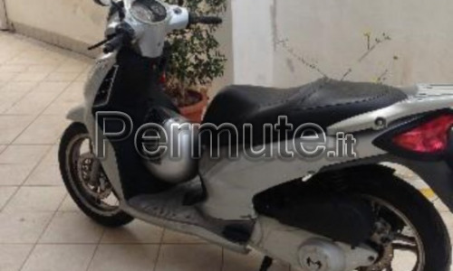 VENDO o SCAMBIO Malaguti Centro 125cc del 2008. COME NUOVO