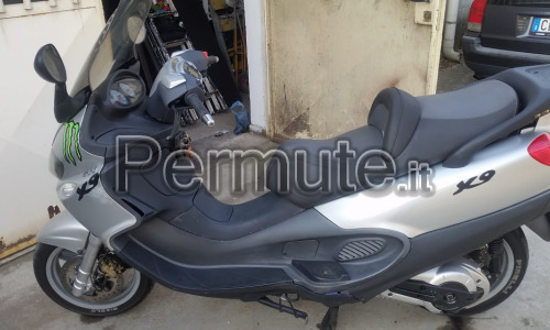 Piaggio x9 500 con moto