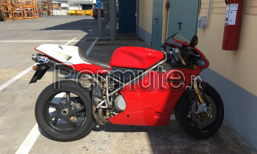 DUCATI 996