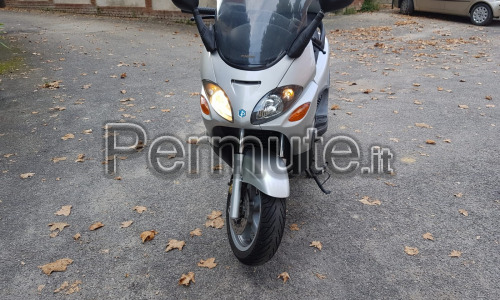 Scooter Piaggio x 9 200 vendo o scambio