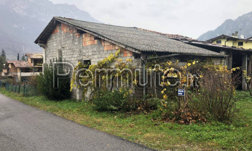 vendo/scambio rustico con terreno edificabile a IDRO (BS)