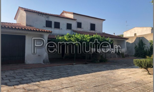 Villa con ampio giardino e piscina permuto con appartamento Cagliari centro