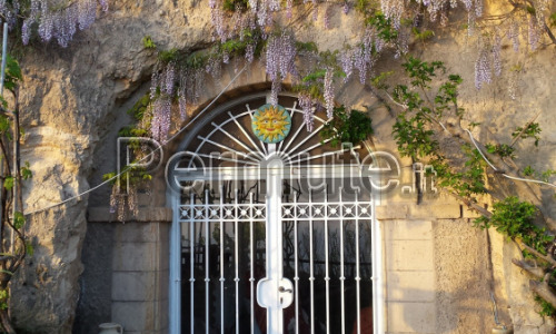 Terreno panoramico ad Ischia con caratteristiche grotte/cantina/ tavernetta.