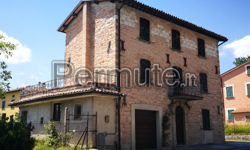 Casa indipendente Umbria - Gualdo Tadino (casale tra Gubbio e Assisi) con terreno edificabile