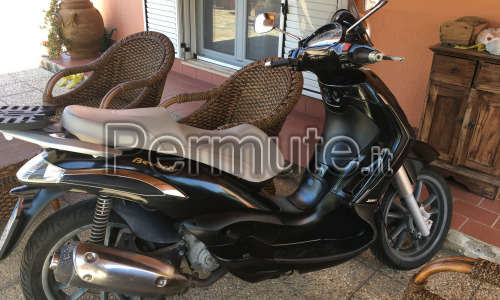 Scambio piaggio beverly 250 tourer con piaggio porter o poker con cassone fisso.