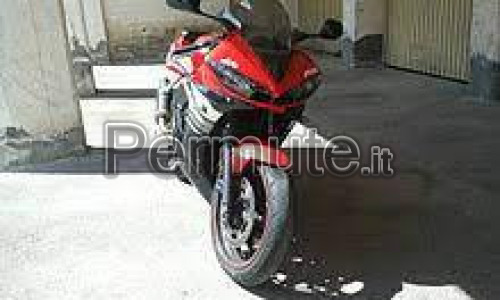 scambio yamaha yzf R6 2006 con 6000 km perfetta, gomme nuove